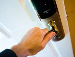 Miami City Locksmith Miami, FL 305-894-9386 - com-side